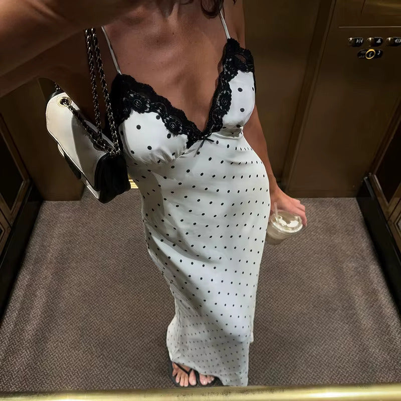 Luxe Lace Elegance – Backless Spaghetti Strap Maxi Gown