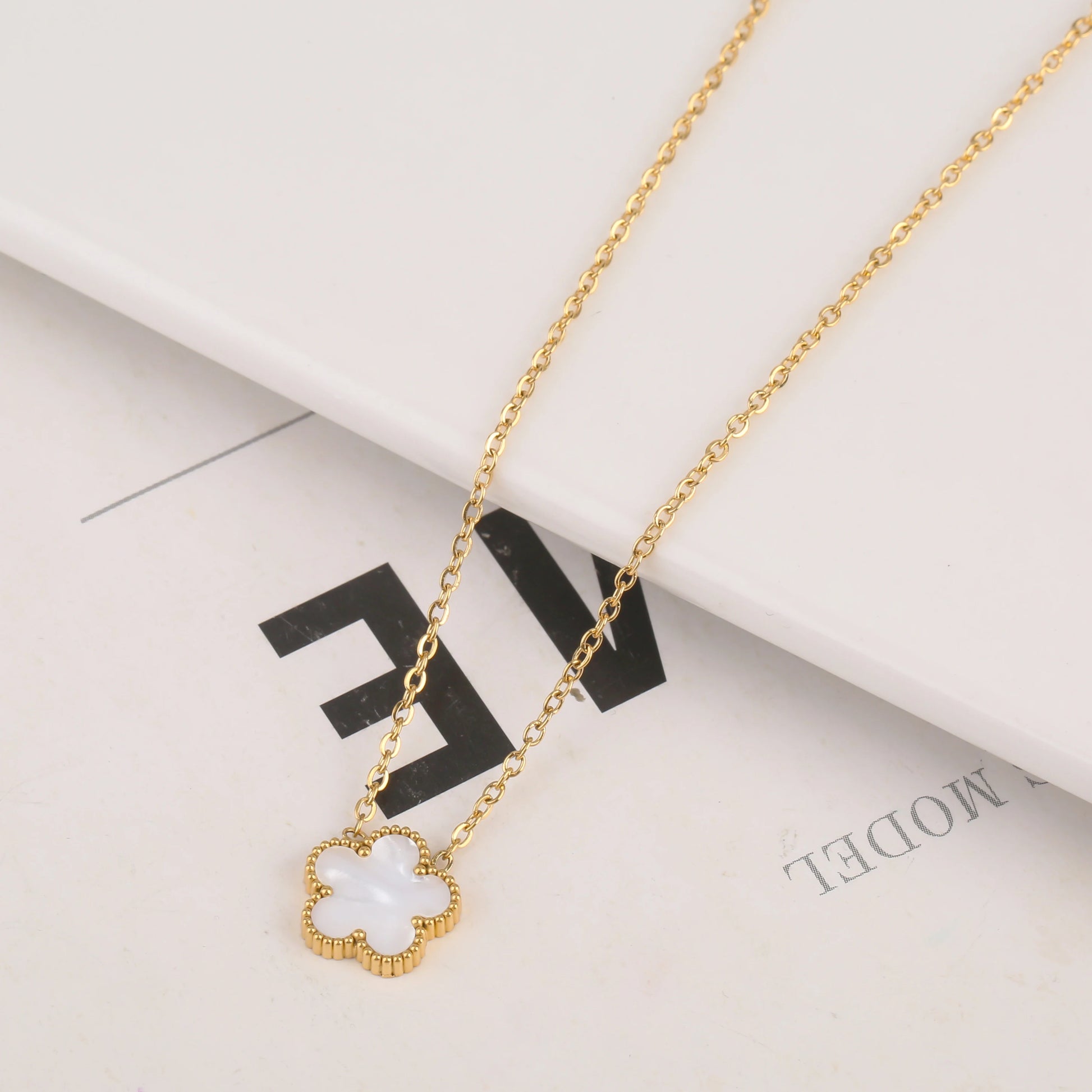 Elegant 5 Leaf Clover Gold - Stainless Steel Luxury Bracelet