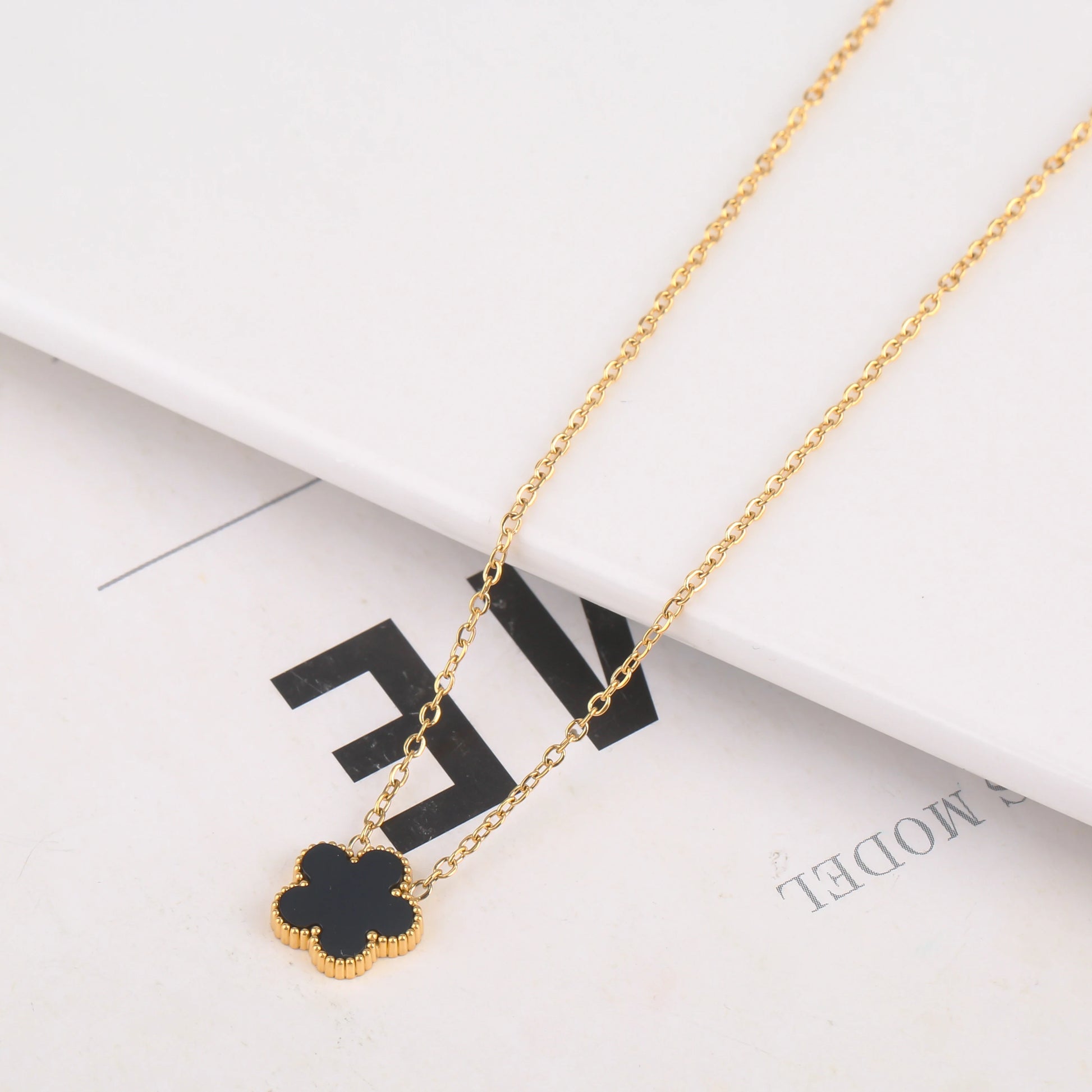 Elegant 5 Leaf Clover Gold - Stainless Steel Luxury Bracelet