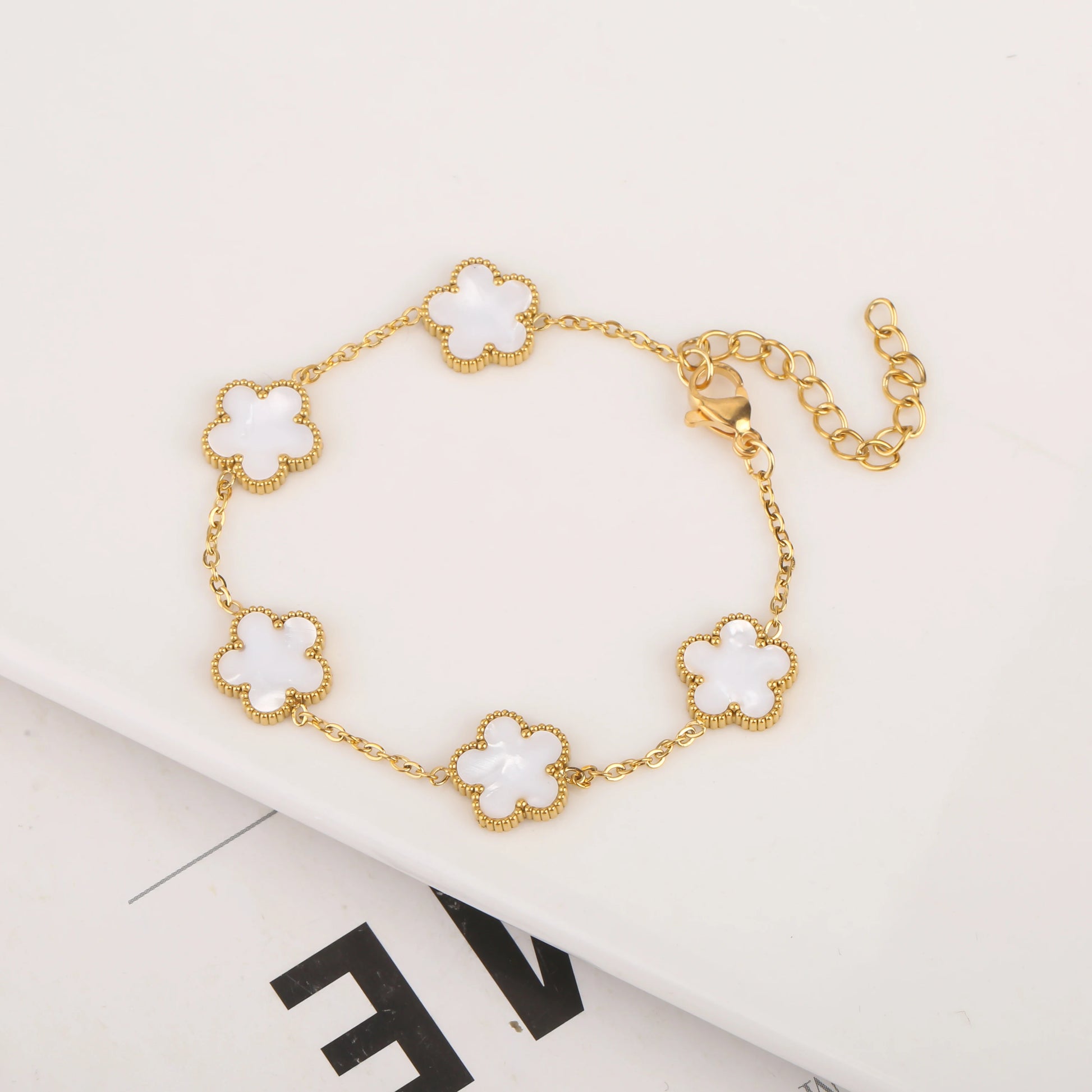 Elegant 5 Leaf Clover Gold - Stainless Steel Luxury Bracelet